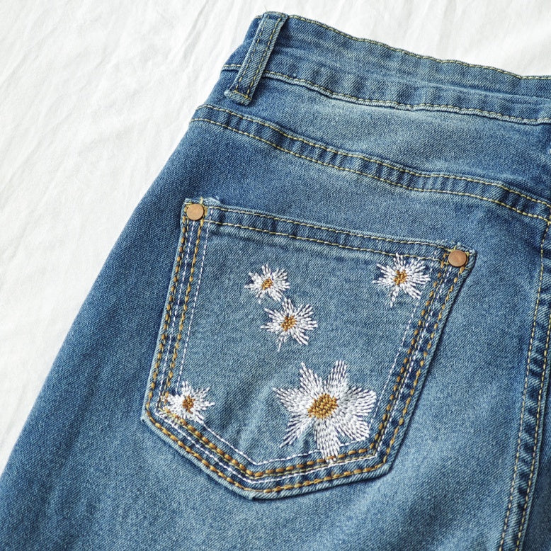Women’s High-Waist Wide-Leg Jeans – Retro Y2K Star Patch Light-Wash Denim, Full-Length for All Seasons